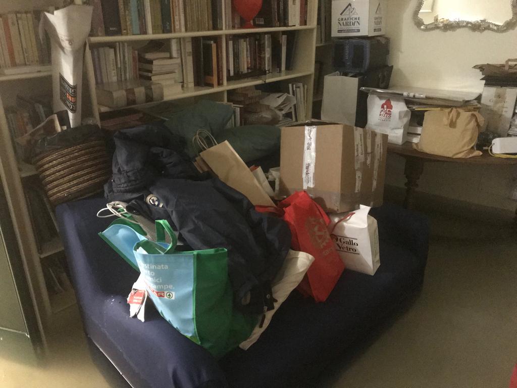 Altro divano semi-sommerso
