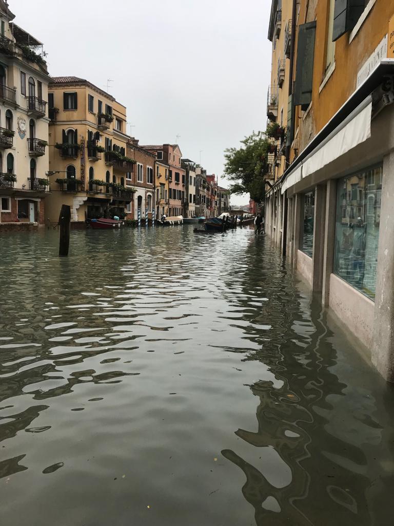 Il rio di San Vio copre per 40 cm la fondamenta