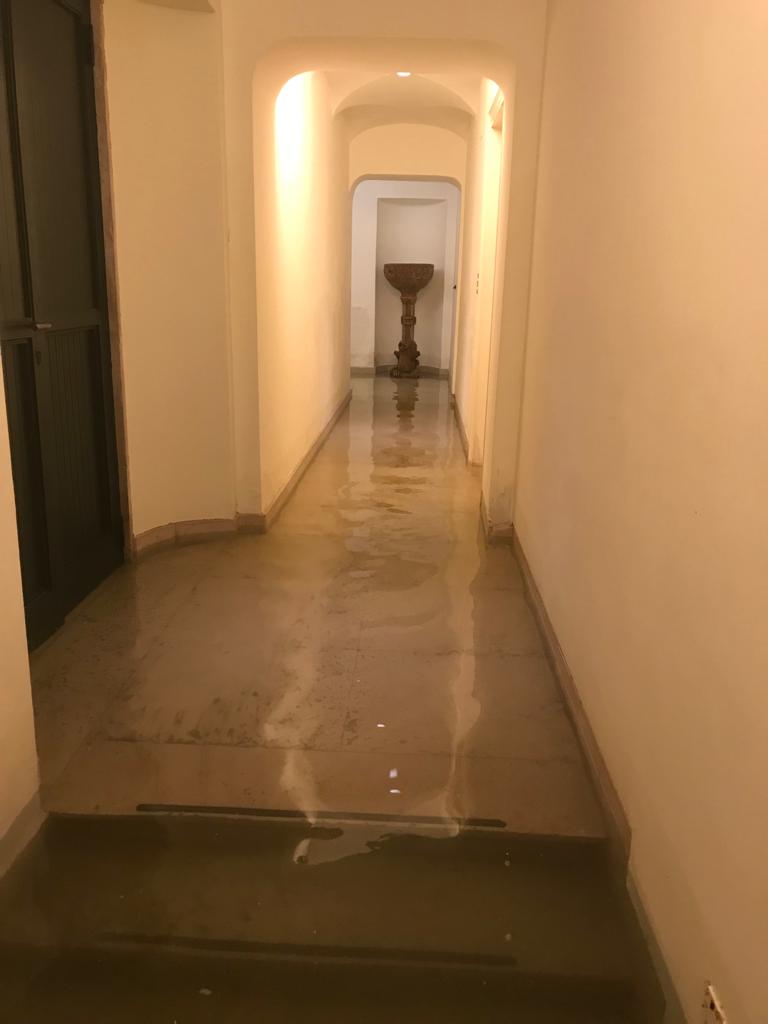 Il corridoio d'ingresso ai piani superiori